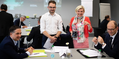 Andrea Berlinger Schwyter (VRP der Berlinger & Co. AG) und HSG-Student Dominic Germann leiten am EcoOst St.Gallen Symposium 2019 gemeinsam einen Workshop.