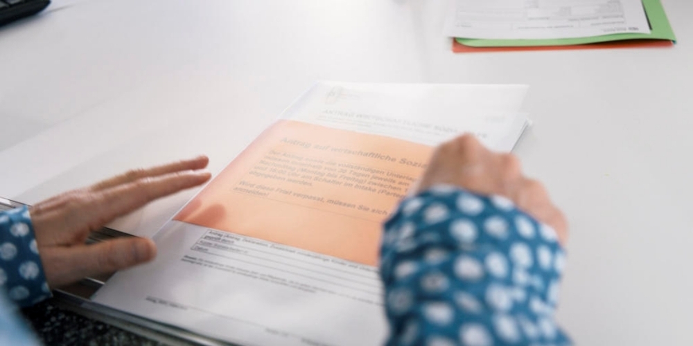 Die SVP-Fraktion des St.Galler Kantonsrats will die Leistungen der Sozialhilfe kürzen. (Archivbild)