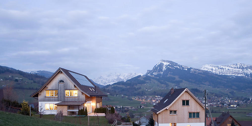 Mit der neuen Energieverordnung (EnV) konkretisiert der Kanton St.Gallen das neue Energiegesetz. Neubauten sollen künftig einen Teil des Strombedarfs selber erzeugen. (Symbolbild)