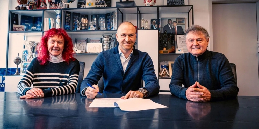 Soll Ruhe in den Klub bringen: Alessandro Mangiarratti (zwischen Präsidenten-Ehepaar Heliane und Ancillo Canepa) ist der neue starke Mann in der sportlichen FCZ-Führung.