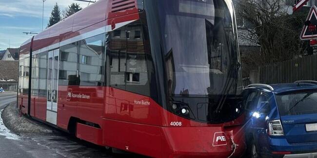 Der Zugführer blieb gemäss der Polizei unverletzt.