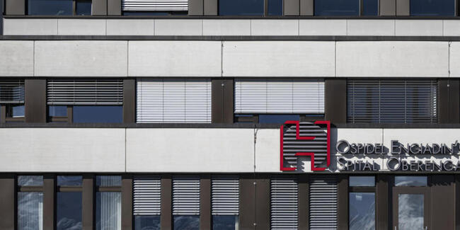 Das Spital in Samedan GR steht vor einer ungewissen Zukunft. (Archivbild)