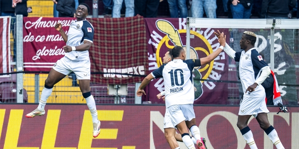 Jubel über den Ausgleich: Reverson lässt sich nach dem 1:1 feiern.