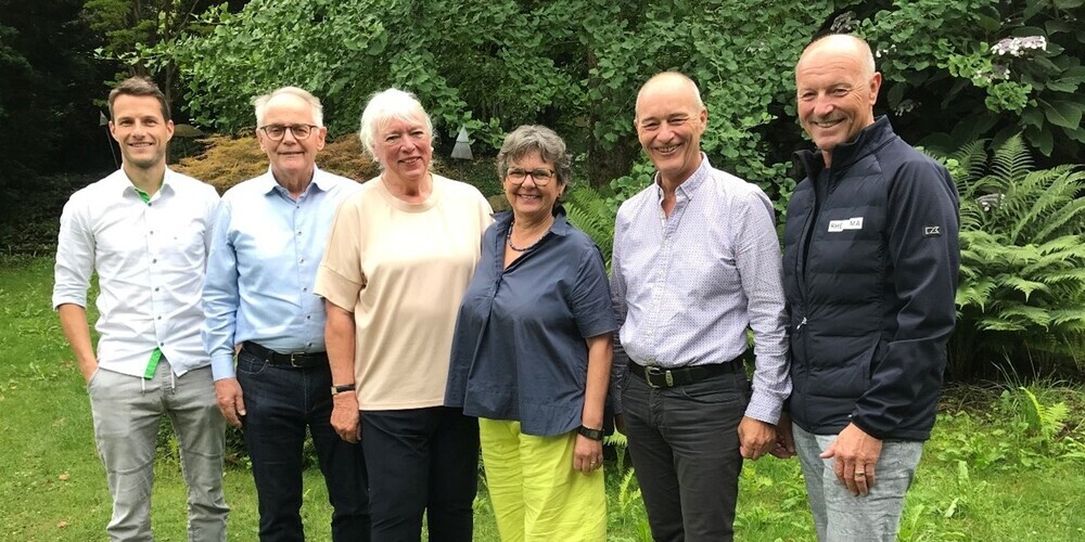 Freuen sich über die Sozialpartnerschaft: Rhema-Messeleiter Michael Dietrich (v.l.), die Hospiz-Vorstandsmitglieder Peter Schnell, Jutta Cobbioni, Silvia Hermann, Martin Bürki und Rhema-Verwaltungsratspräsident Andreas Eggenberger.