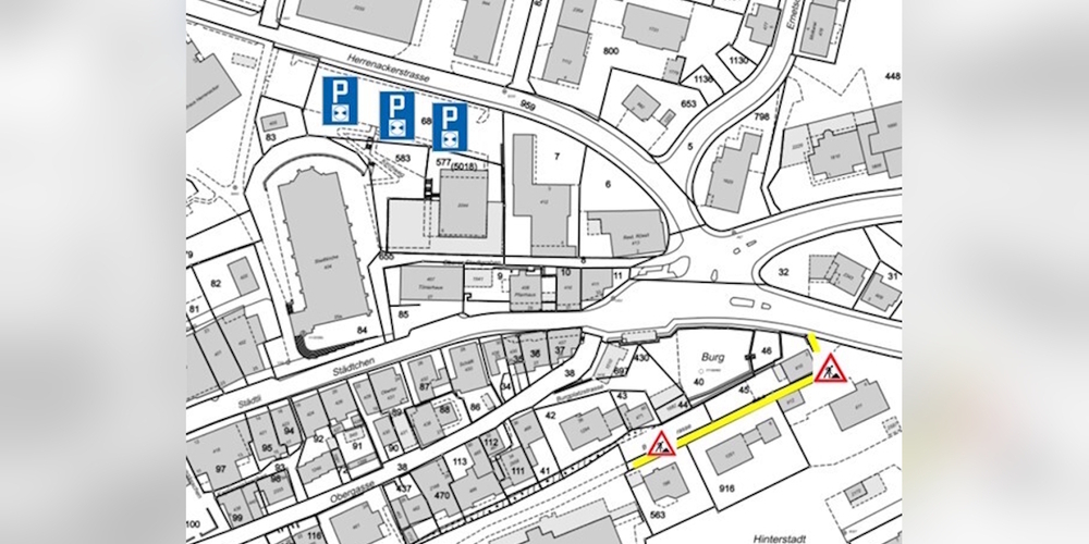 Karte mit dem Baustellenbereich (gelb) mit möglicher Zufahrtseinschränkungen und markierten Alternativparkplätzen im Herrenacker.