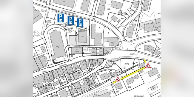 Karte mit dem Baustellenbereich (gelb) mit möglicher Zufahrtseinschränkungen und markierten Alternativparkplätzen im Herrenacker.