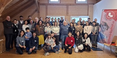 Die Mitglieder und Gäste versammeln sich zum Gruppenbild. Auch das ist eine Tradition an der Neujahrsbegrüssung des Schweizerisch-Japanischen Kulturvereins Yamato.  