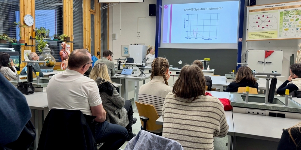  Präsentation Olivia Gehlers zum Thema: «Der Einfluss von UV-B Strahlung auf die Flavonoide zweier Pflanzen der Familie der Brassicaceae».
