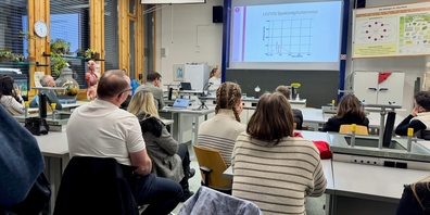  Präsentation Olivia Gehlers zum Thema: «Der Einfluss von UV-B Strahlung auf die Flavonoide zweier Pflanzen der Familie der Brassicaceae».