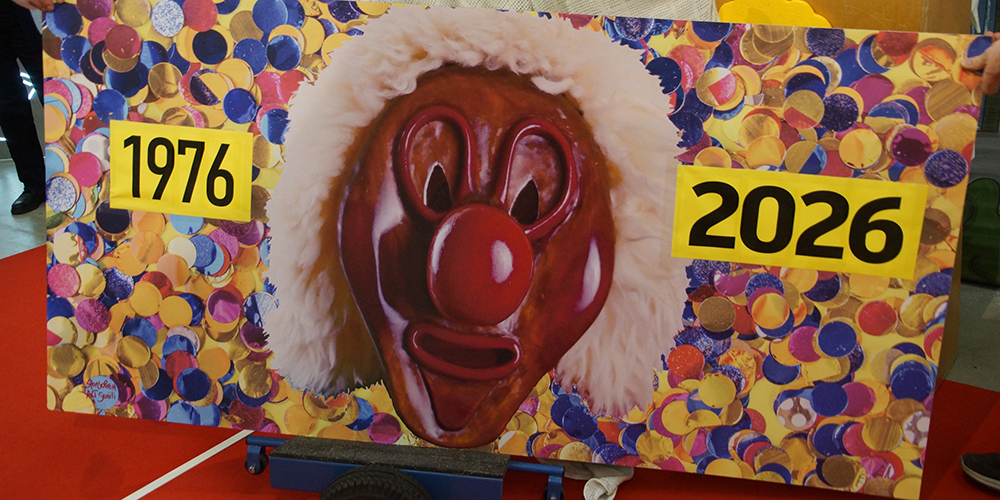 Die Seniili Bettflucht Clique brachte fünf verschiedene Tafeln als Geschenk mit.