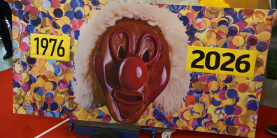 Die Seniili Bettflucht Clique brachte fünf verschiedene Tafeln als Geschenk mit.