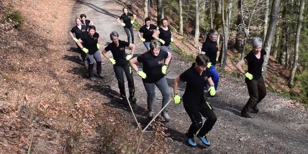 Die Schwyzer Bäuerinnen tanzen den «Jerusalema», um eine Message durchzubringen.