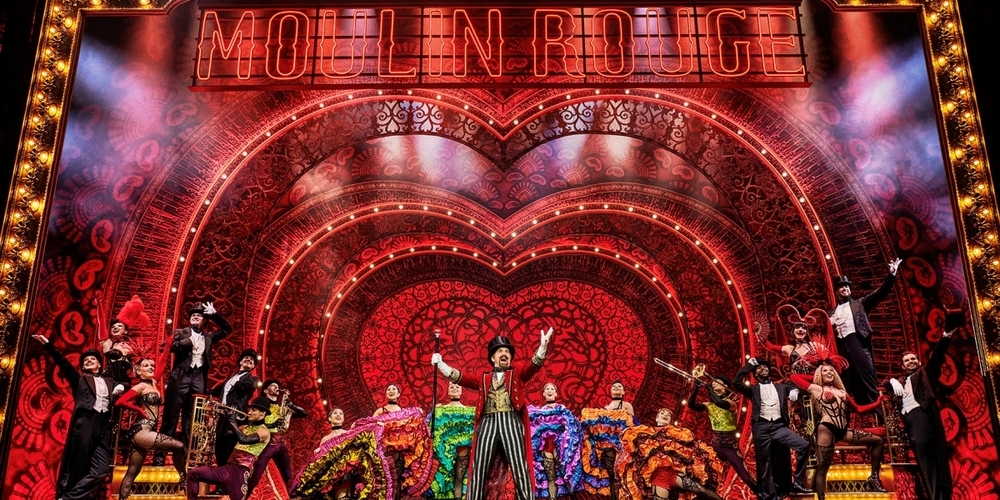 Paris, die Stadt der Liebe, in Zürich: Rasante Show in glitzernden Kostümen verwandeln in «Moulin Rouge» das Thater 11 in einen Nachtclub.