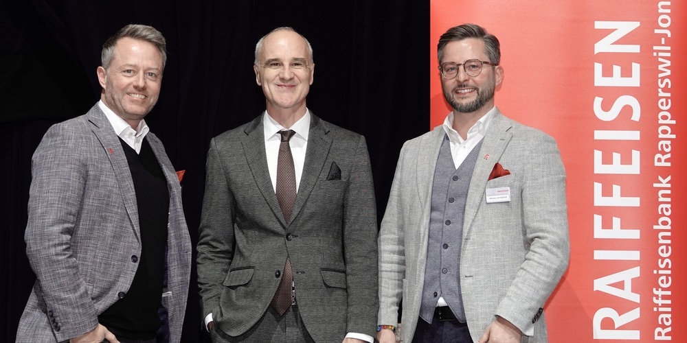Interessanter Abend mit Experten: Anlageausblick 2026. v.l. Markus Jäger, Vorsitzender der Bankleitung; Matthias Geissbühler,  Chief Investment Officer; Markus Altorfer,  Leiter Markt, Stv. Vorsitzender der Bankleitung