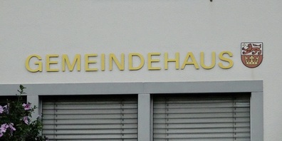 Fasnachtsbedingt bleiben die Büros im Schänner Gemeindehaus am Montag, 16. Februar 2026, geschlossen. (Archivbild)