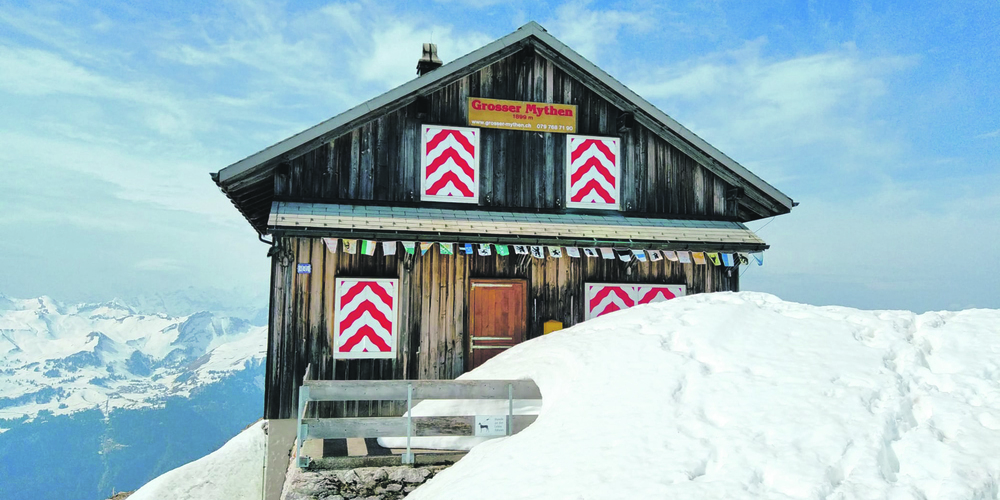 Der Wanderweg auf den Grossen Mythen ist noch gesperrt. Die Vorbereitungen für die Saison sind am Laufen.