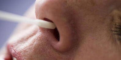 In der Schweiz sind in den vergangenen 24 Stunden laut dem BAG erneut hunderte Coronavirus-Neuinfektionen festgestellt worden. (Archivbild)