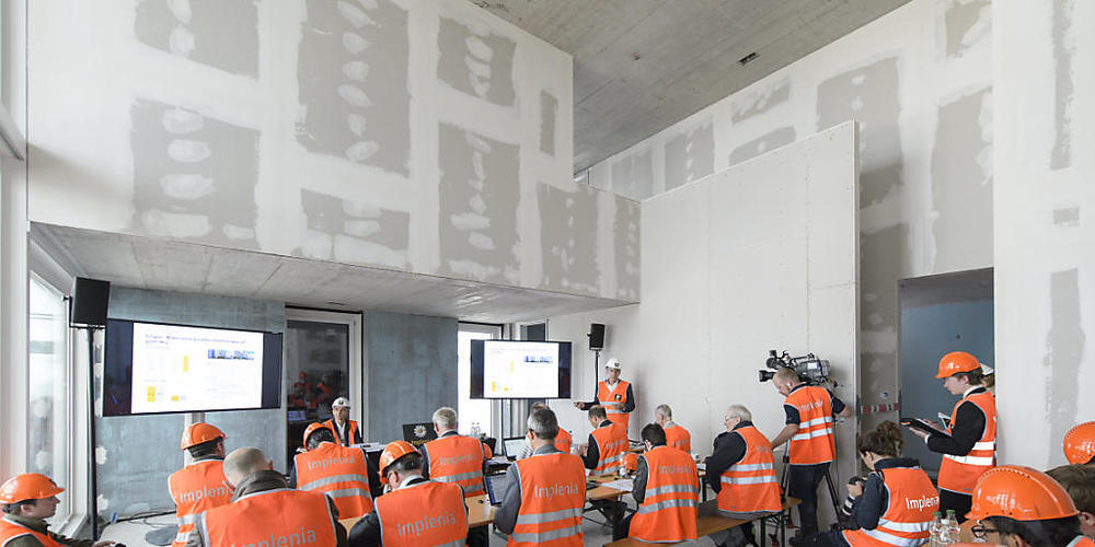 Der Baukonzern Implenia macht seine fünf Bündner Standorte bis auf eine kleine Ausnahme dicht. Betroffen sind 150 Arbeitnehmer, etwa Bauarbeiter, Lageristen und Büroangestellte. (Themenbild)