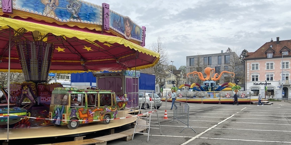 Maimarkt-Budenstadt auf dem Bleicheplatz bereit für 1. und 2. Mai.