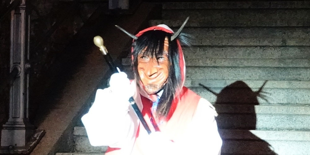 Mit dem Einzug des Schlossnarr auf dem Hauptplatz Rapperswil geht die Fasnacht in die nächste Runde.